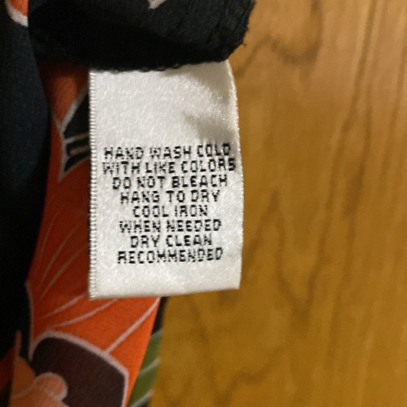 Contemporary Style Signature/Studio Large V-Neck with lace trim great condition - Picture 3 of 7